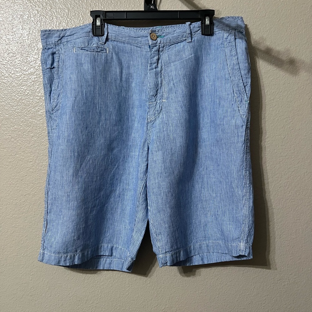 Tommy Bahama Light Blue Pinstripe linen Shorts Sz-38. Great condition.